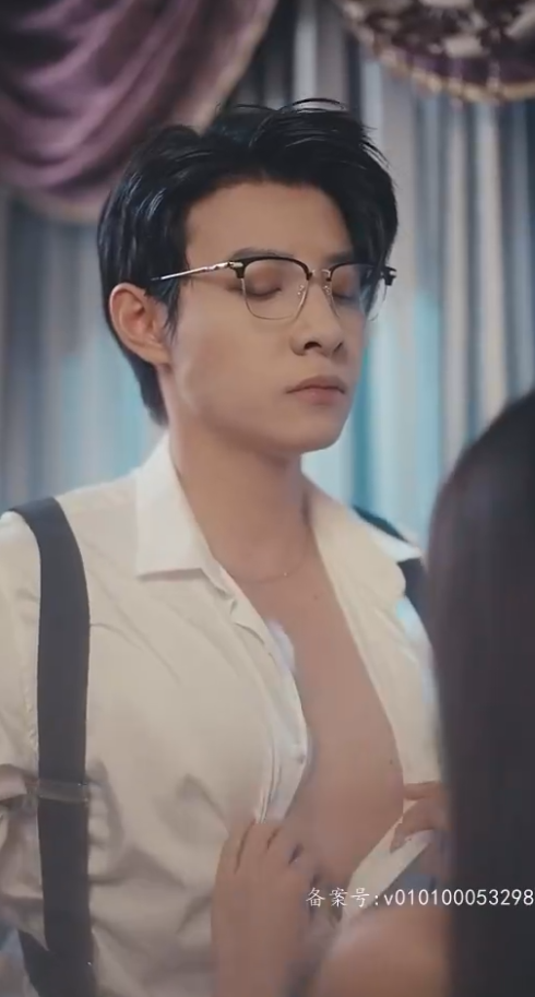 病娇大佬又凶又宠 第01集